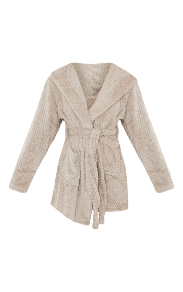 PRETTYLITTLETHING Robe De Chambre Gris Clair Duveteuse à Capuche 7 PRETTYLITTLETHING Robe De Chambre Gris Clair Duveteuse à Capuche – Image 5