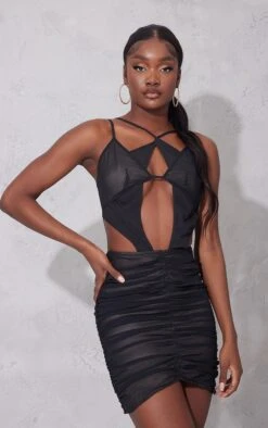 Tall Robe Noire Froncée à Bretelles Et Parties Contrastantes En Mesh