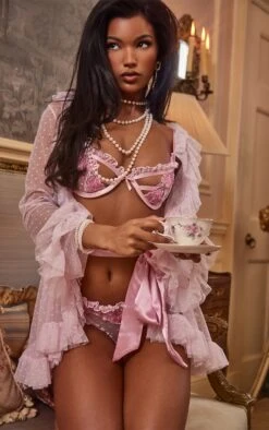 Robe De Chambre En Mesh Rose à Volants Et Taille Nouée -Logic || Diamond || Zero Soldes Boutique 43b4484f374ddfe5c87a262af47911c3a175ac49 cnc1271 4