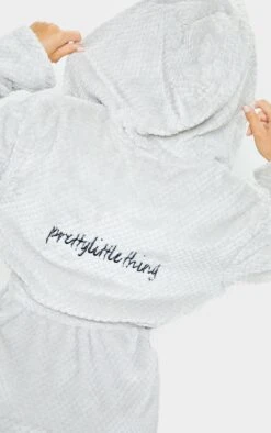 PRETTYLITTLETHING Robe De Chambre Gris Clair Duveteuse à Capuche 13 PRETTYLITTLETHING Robe De Chambre Gris Clair Duveteuse à Capuche -Logic || Diamond || Zero Soldes Boutique 7ae6141dabd885fdf40dd20f66f4e4875aff06be cmc5058 6