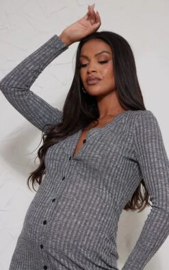 Maternité Robe De Grossesse Mi-longue Ajustée Gris Foncé En Maille Côtelée Douce à Manches Longues -Logic || Diamond || Zero Soldes Boutique 9eda24f5b7d05f1dceb76ed90836308498d60a16 cnb9932 4