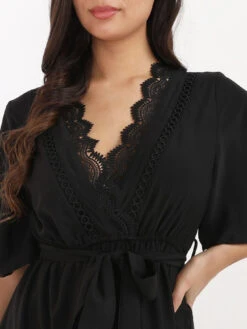 Robe Encolure Dentelle Ceinturée -Logic || Diamond || Zero Soldes Boutique O22 3458 BLK 4