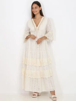 Logic || Diamond || Zero Soldes Boutique 33 Robe Longue Beige En Broderie Anglaise à Volants Beige