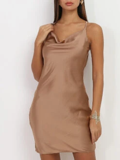 Logic || Diamond || Zero Soldes Boutique 23 Robe En Satin à Col Bénitier