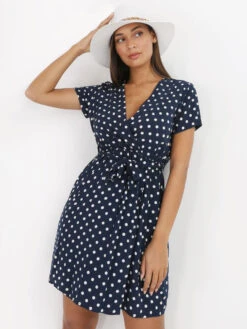 Robe à Pois Avec Ceinture