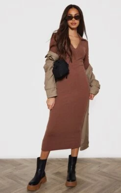 Tall Robe Mi-longue Style Polo Chocolat à Décolleté Plongeant