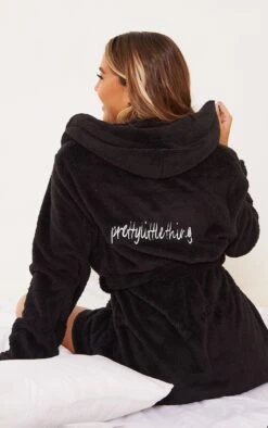 PRETTYLITTLETHING Robe De Chambre Noire Duveteuse à Capuche