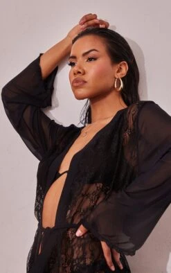 Robe De Chambre Longue En Dentelle Noire à Manches Volantées -Logic || Diamond || Zero Soldes Boutique ede22c3e3caa197a01a7325c60aab26548a4a1e2 cne6070 4